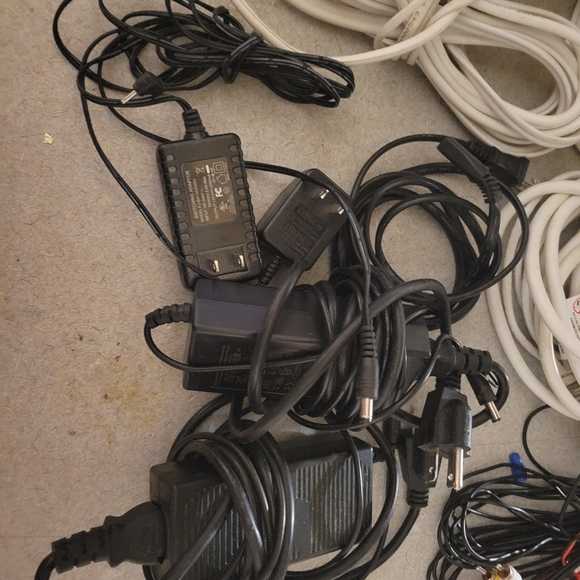 Swann security cameras with all cords to run - Picture 8 of 8